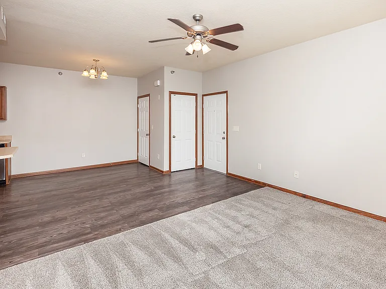 Silver Oak Condos — Photo 29