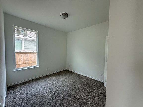 3rd image of 2607 Falcon Ridge Dr