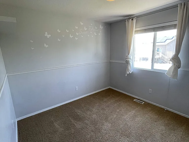 209 E Interlochen Ln — Photo 16