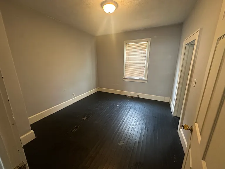 1110 W North St — Photo 10