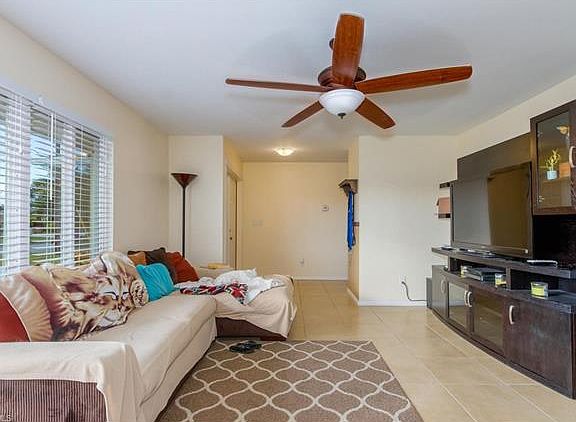 3rd image of 619 NE 17th Pl