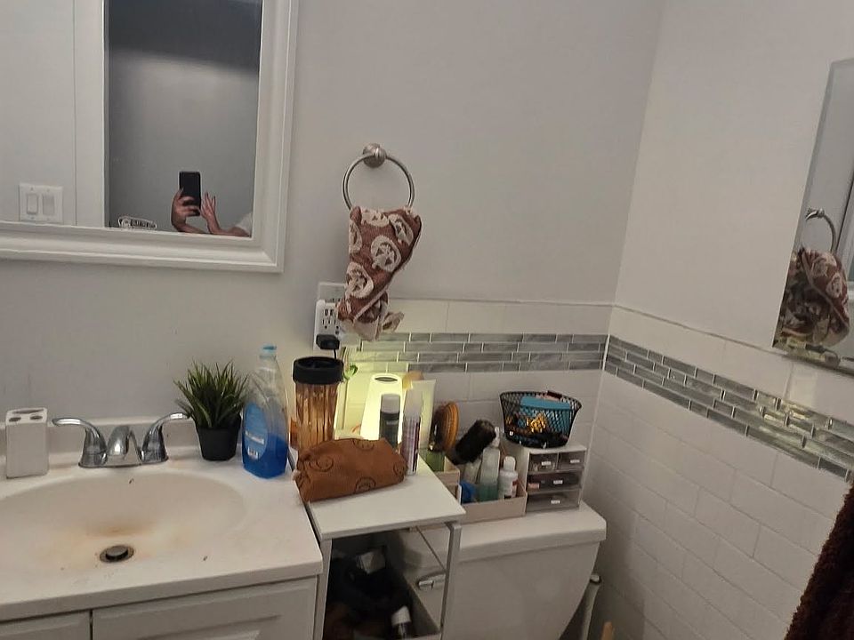2nd image of 21 Ditmars St 2-unit 2