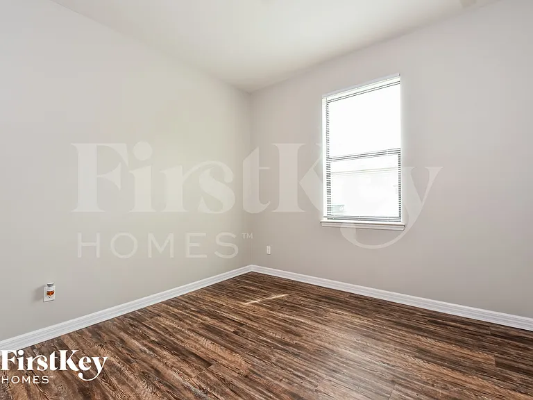 1814 SW 22nd St — Photo 12