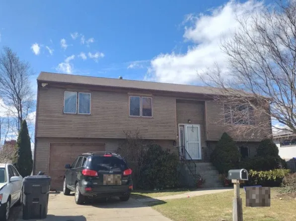 33 S Locust Ave, North Providence, RI 02911