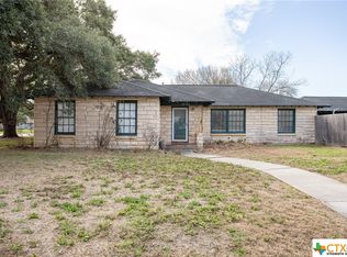 1005 E Sabine St, Victoria, TX 77901