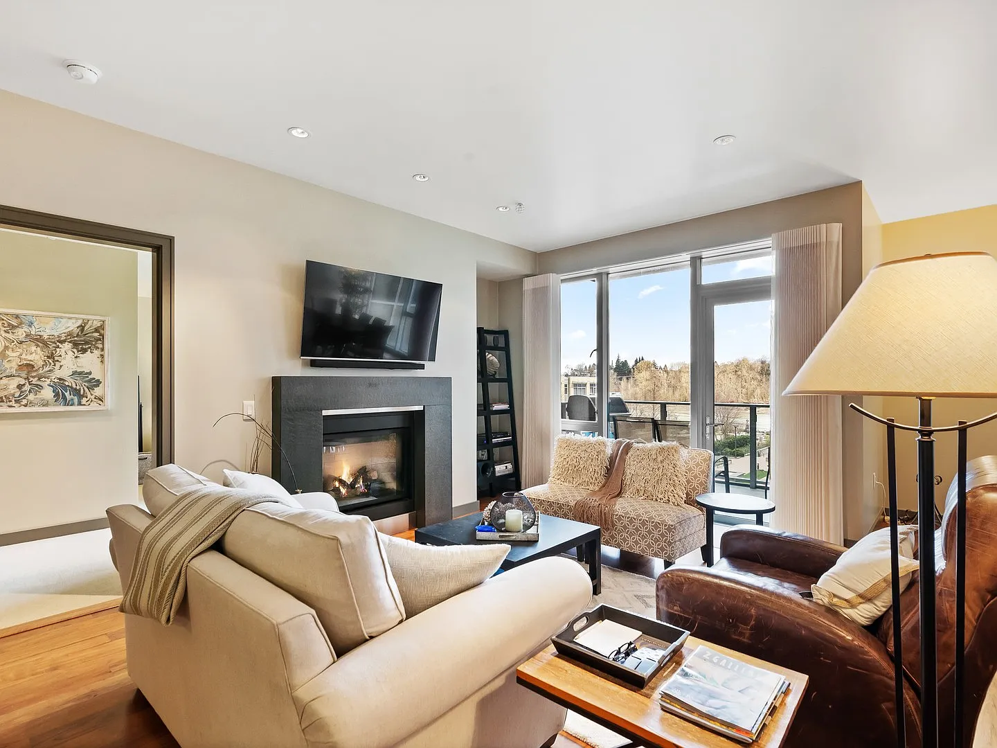 Atwater Place - 2 bed/2.5 bath + office/den South Waterfront condo w/2 parking spaces/storage/mos... — Photo 2