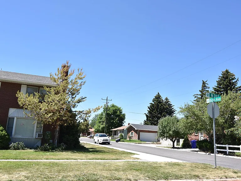 255 E Main St — Photo 9