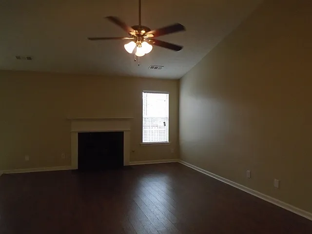 629 Victorian Cir — Photo 6