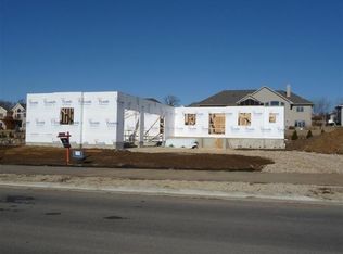 2115 Peaceful Valley Pkwy, Waunakee, WI 53597