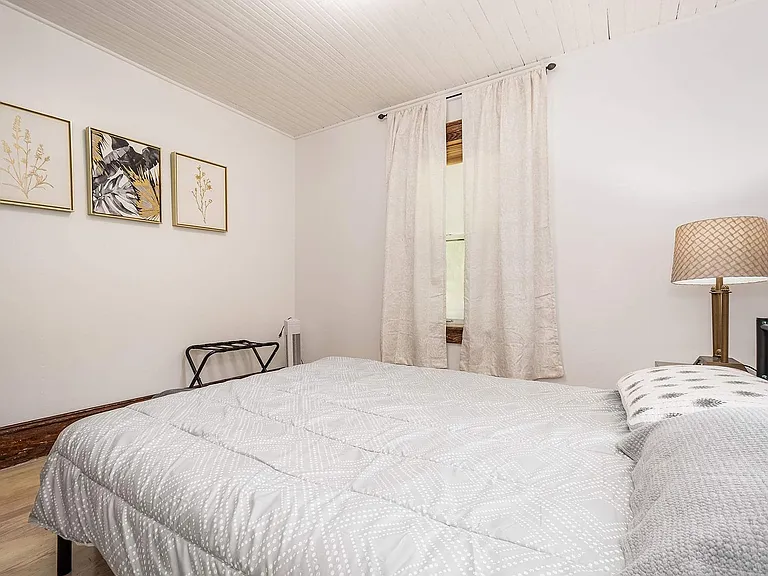 69 N Brown St — Photo 3