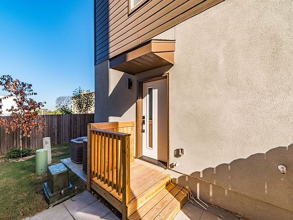 3rd image of 1618 W Lawndale Dr #9