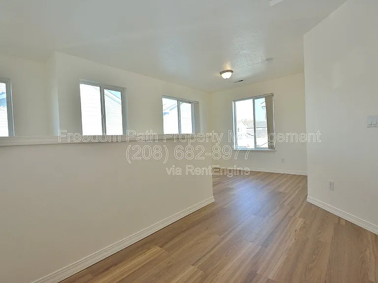 7830 N Mather Ct — Photo 16