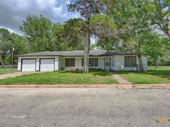 401 S Market St, Hallettsville, TX 77964
