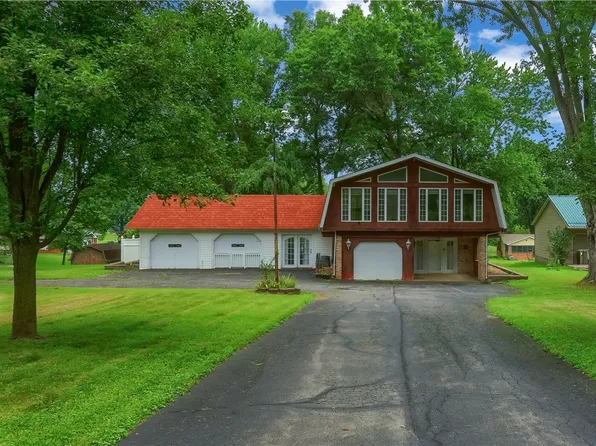 163 Chapel Dr, Ellwood City, PA 16117