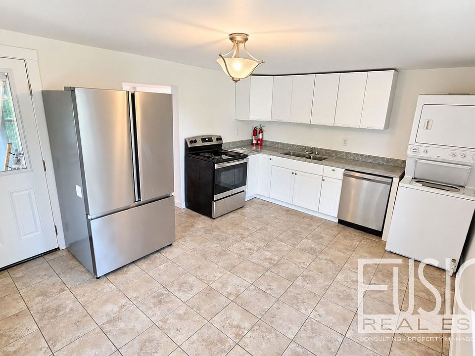 1st image of 340 Manhattan Dr #1/2