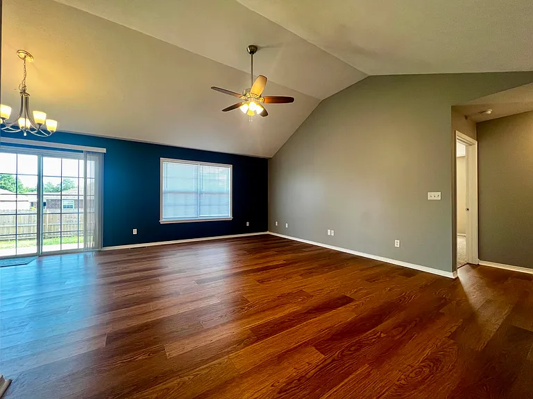 4434 W Normal St — Photo 2
