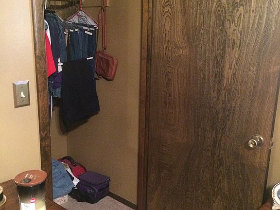 Walkin closet master bedroom