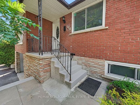 5th image of 166 Collings Ave