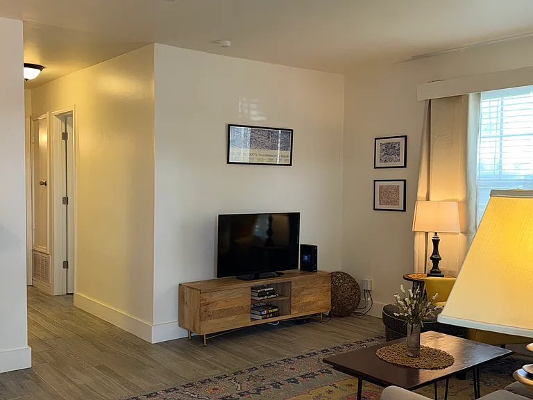 1015 Lafontaine Ave #A — Photo 16
