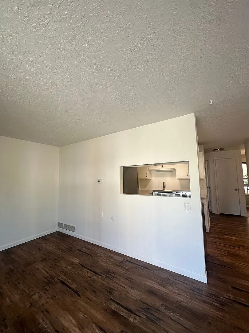 MacKinnon Meadows Apartments — Photo 3