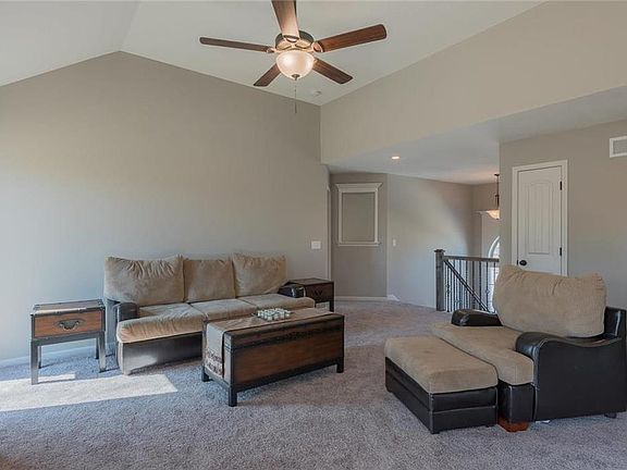4th image of 313 Deer Dr