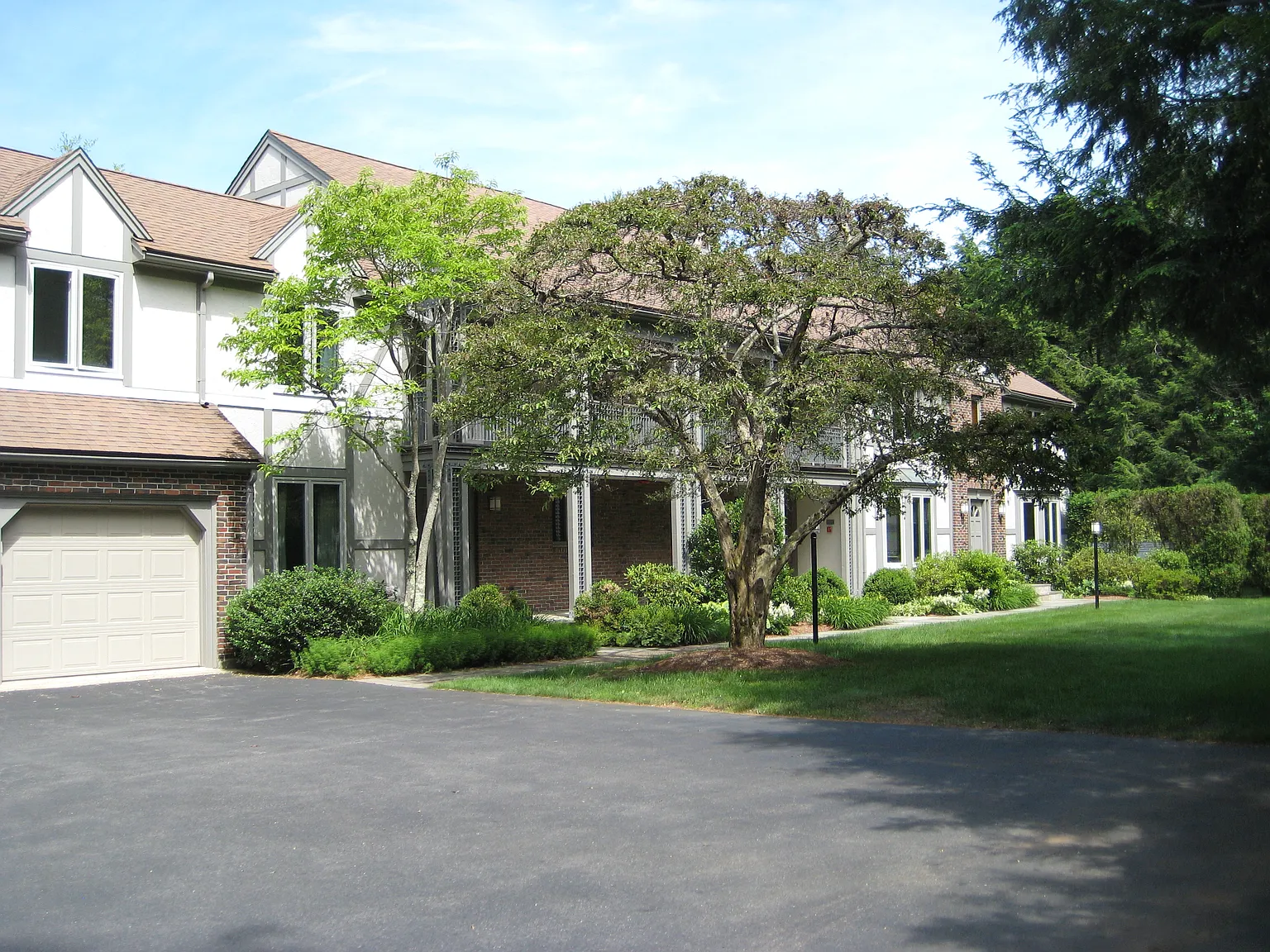 3 bed, 1387 sqft, $2,700 — Photo 1