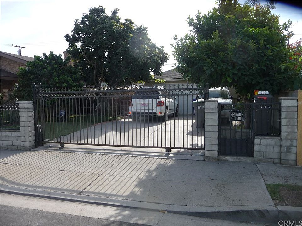 2nd image of 742 E Sepulveda Blvd