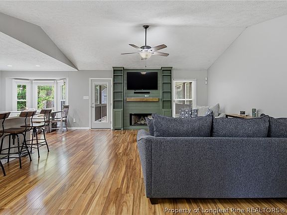 3rd image of 469 Clearwater Hbr