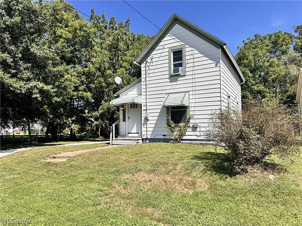1st image of 301 Bell St