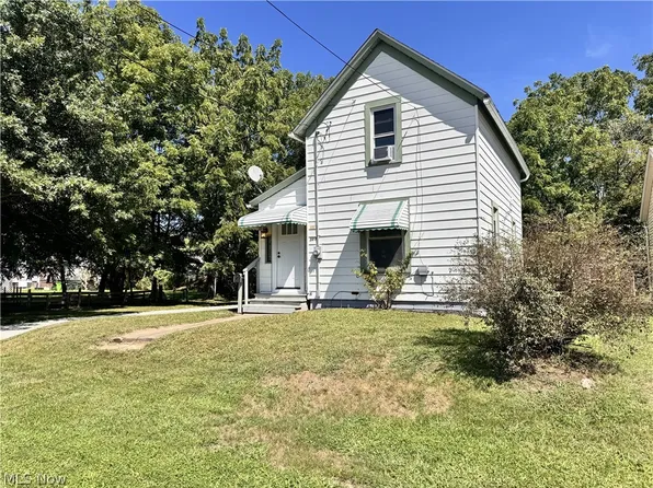 301 Bell St, Barberton, OH 44203