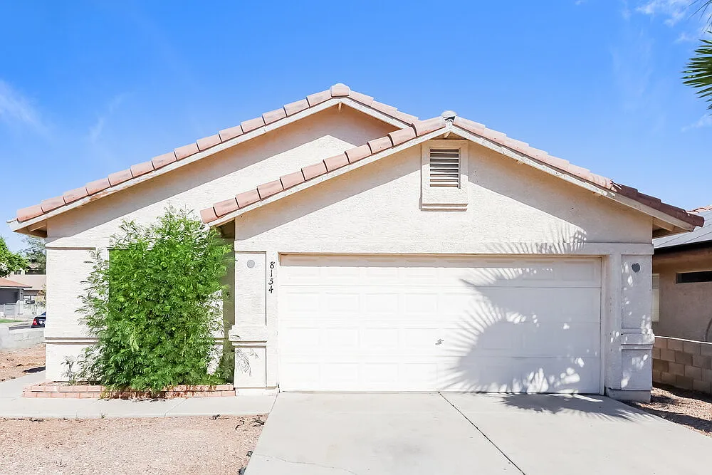 4 bed, 2.0 bath, 1346 sqft, $1,995 — Photo 1