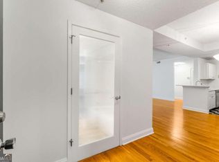 1074 Peachtree Walk NE UNIT B221, Atlanta, GA 30309