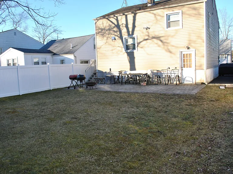 22 Pawnee Ave — Photo 4
