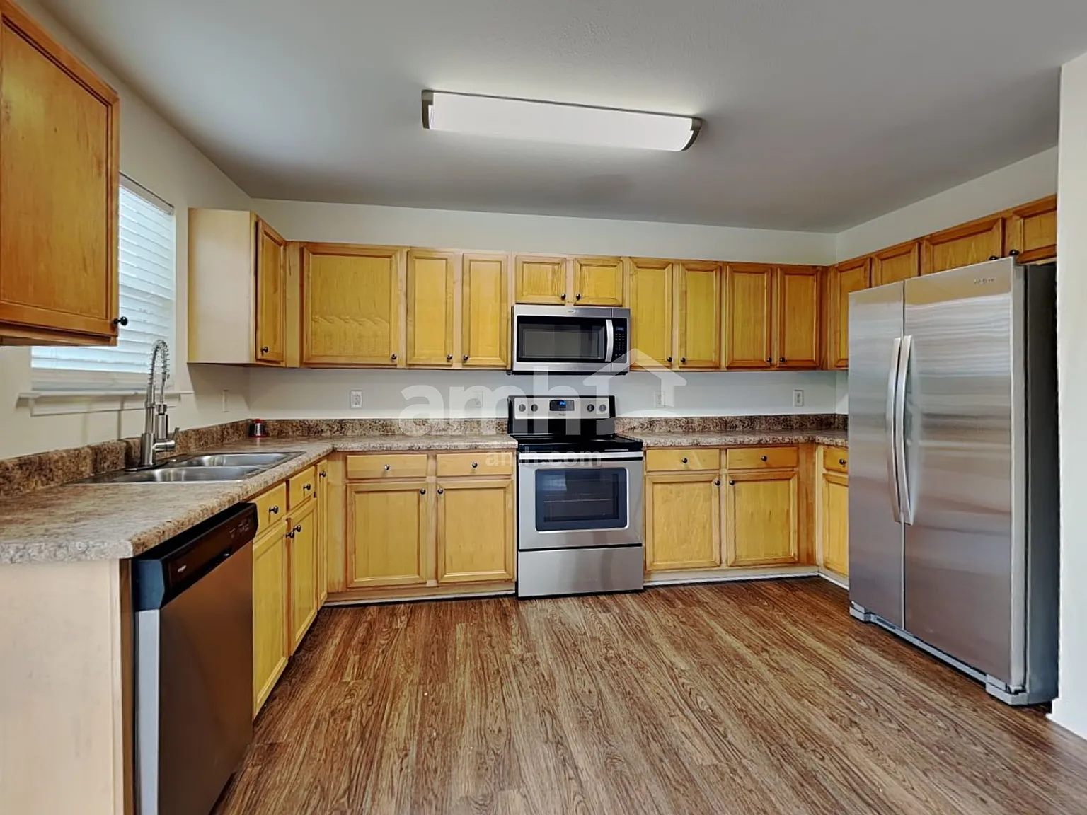 4 bed, 2.5 bath, 2062 sqft, $2,085 — Photo 4