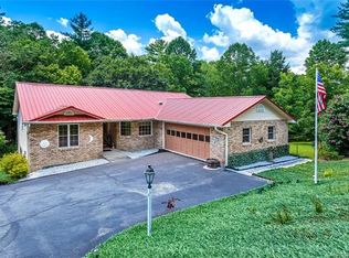 290 Silver Fox Ln, Pisgah Forest, NC 28768