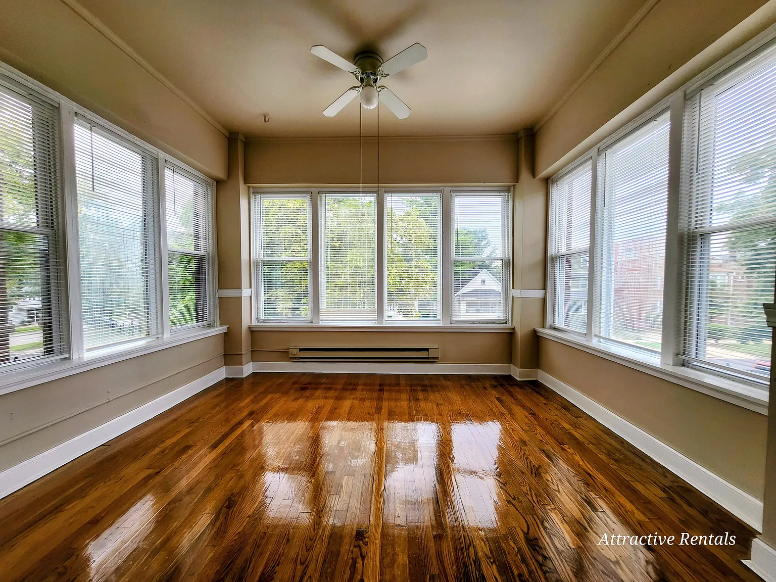 5810 W Erie St — Photo 2
