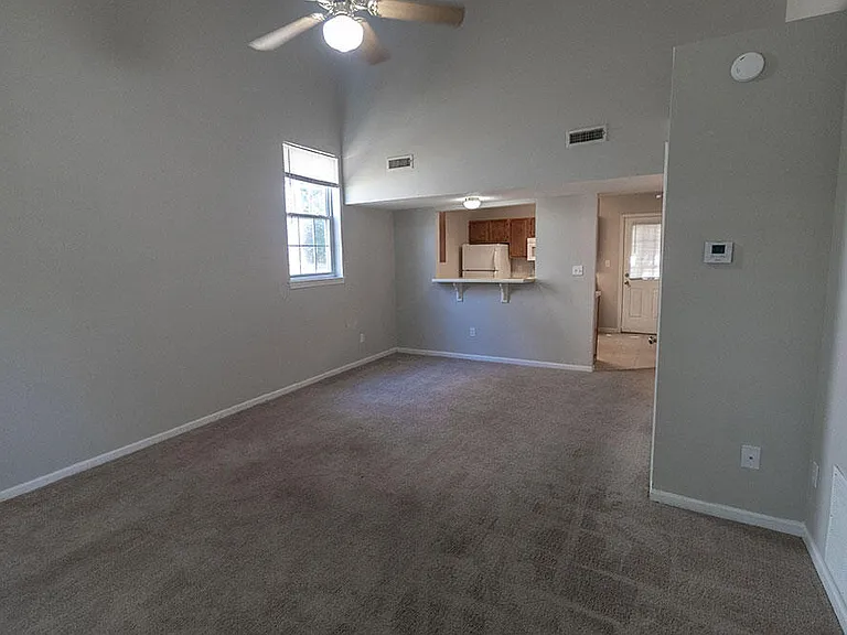 5569 E Pinehurst Ln — Photo 2