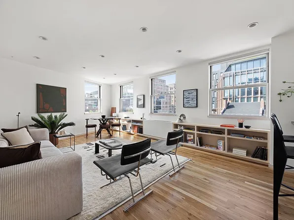 350 W 14th St APT 6D, New York, NY 10014