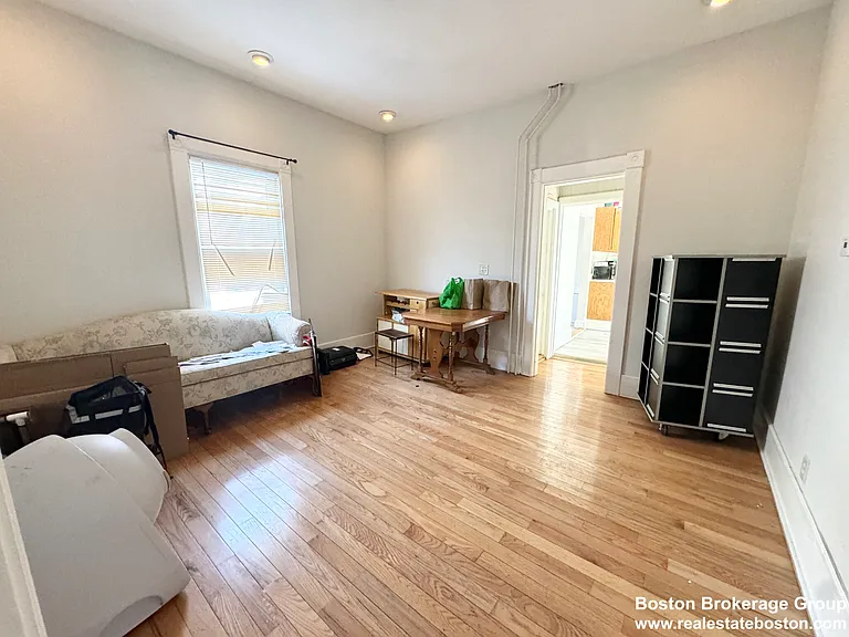 28 Sumner St — Photo 2