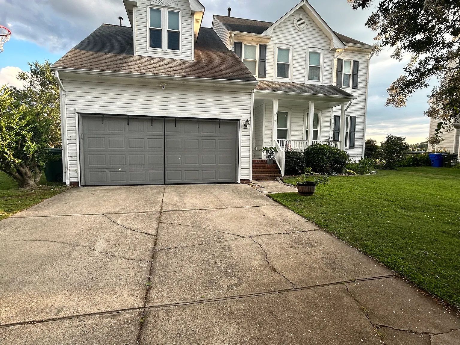 4 bed, 2300 sqft, $3,300 — Photo 2
