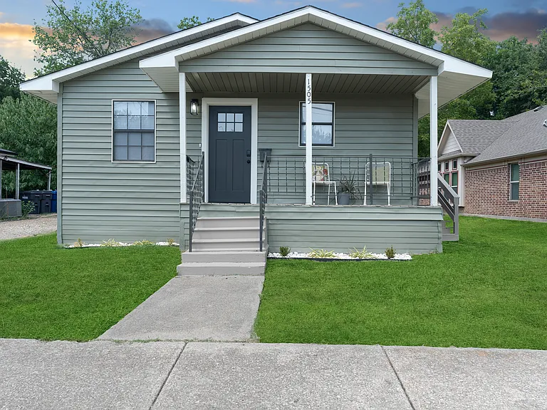 1505 N College St — Photo 42