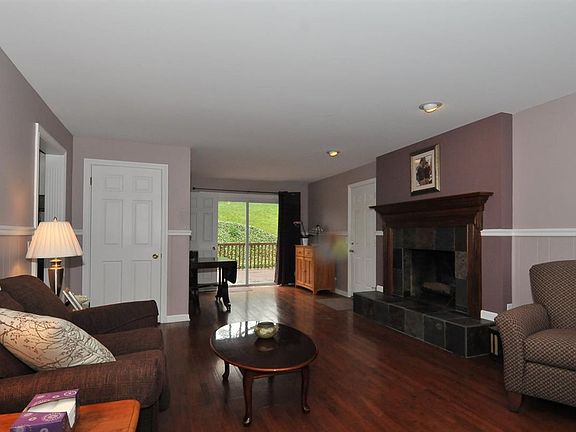 2nd image of 2437 Cecelia Dr