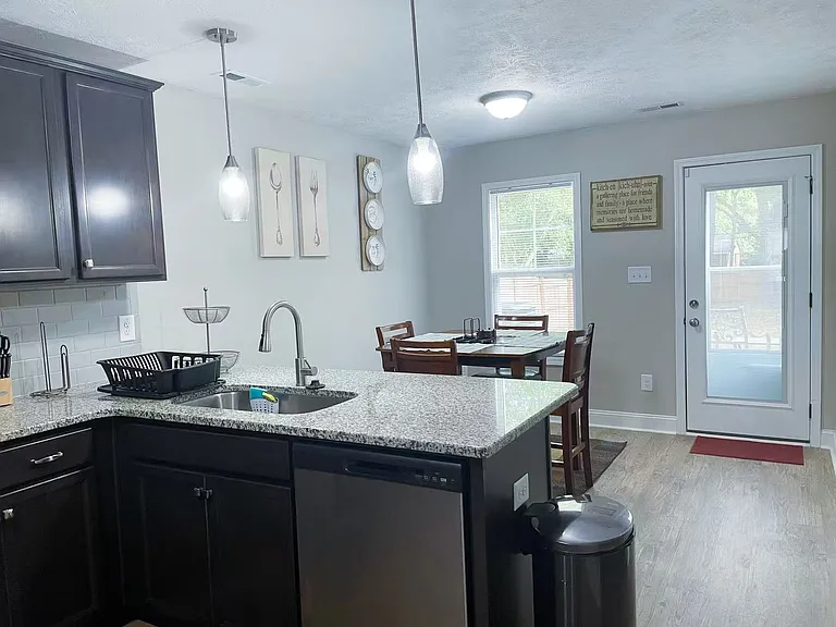 Fleetwood Dr — Photo 12