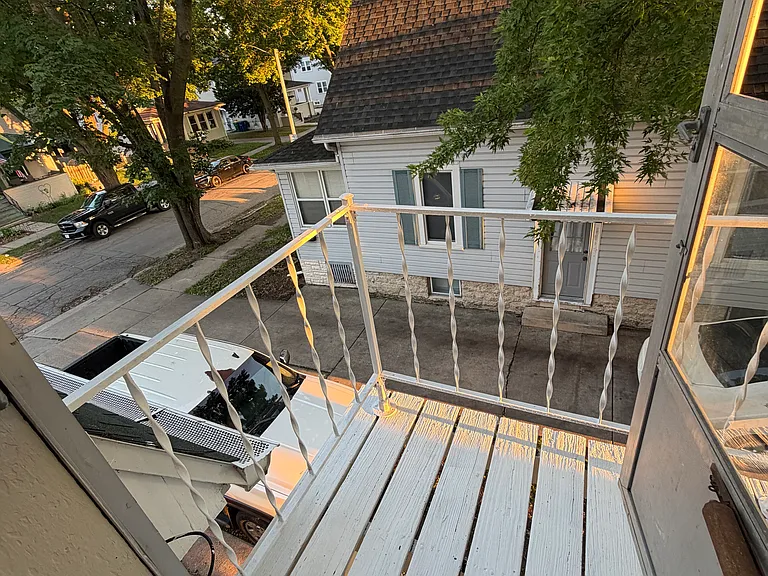229 Oxford Ave — Photo 11