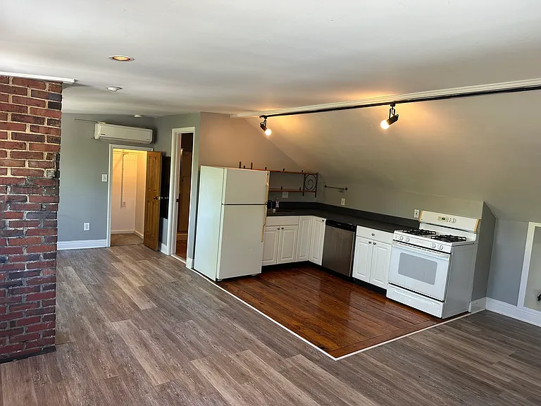 630 Memorial Dr SE — Photo 9