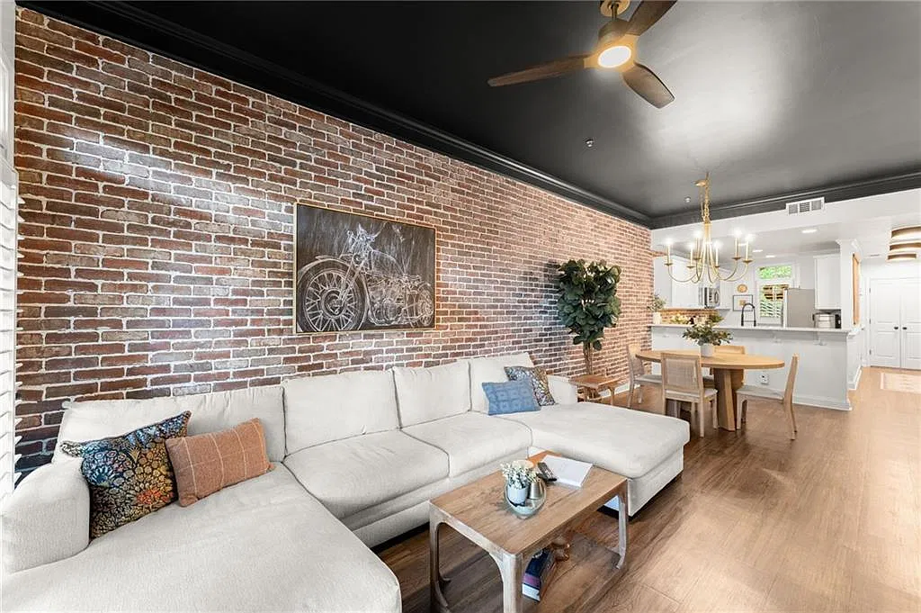 2 bed, 2.0 bath, 1293 sqft, $3,700 — Photo 2