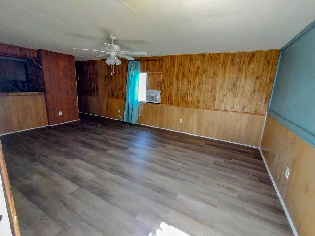 2 bed, 1.5 bath, 952 sqft, $795 — Photo 2