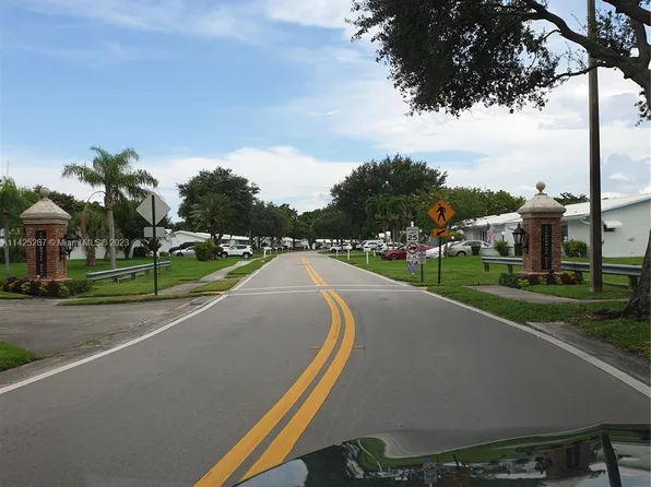 1520 NW 87th Ln, Plantation, FL 33322