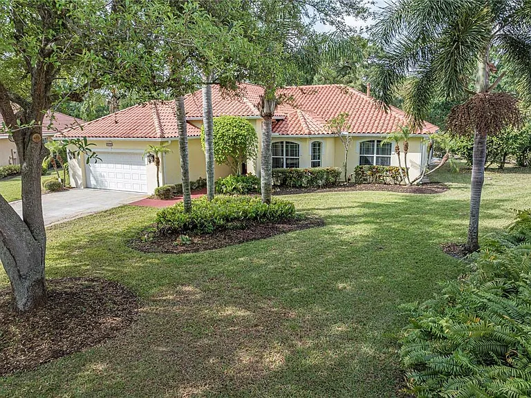5873 Pine Ridge Cir — Photo 1