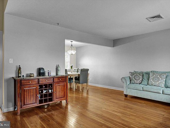 3rd image of 2702 Hillvale Ave